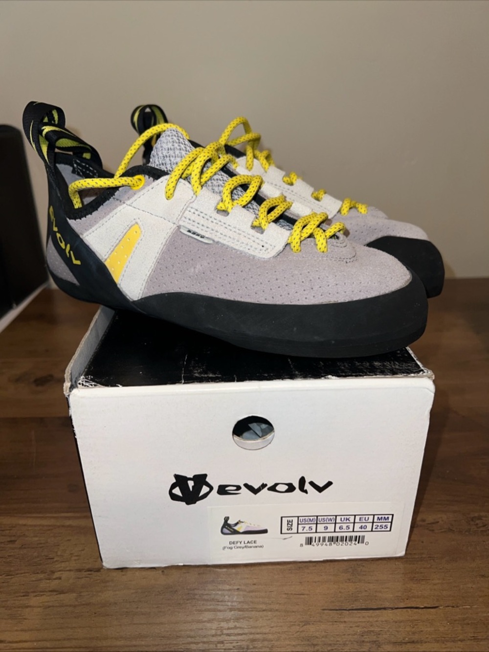 Evolv Defy Lace Mens 7.5 Womens 9 EU40 Climbing Shoes in Grey & Yellow